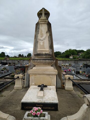 Nettoyage d'un Monument Funéraire à Le Pian sur Garonne